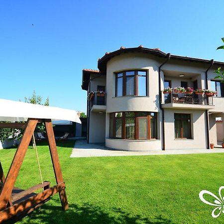 Katerina Guest House Kocherinovo エクステリア 写真
